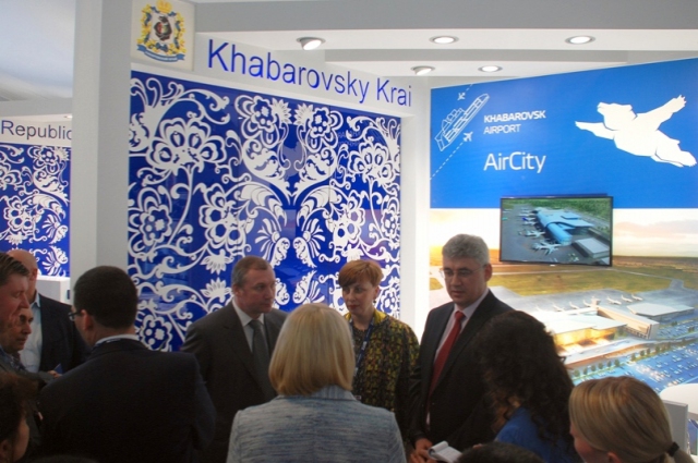 Логотип Хабаровского аэропорта в Каннах